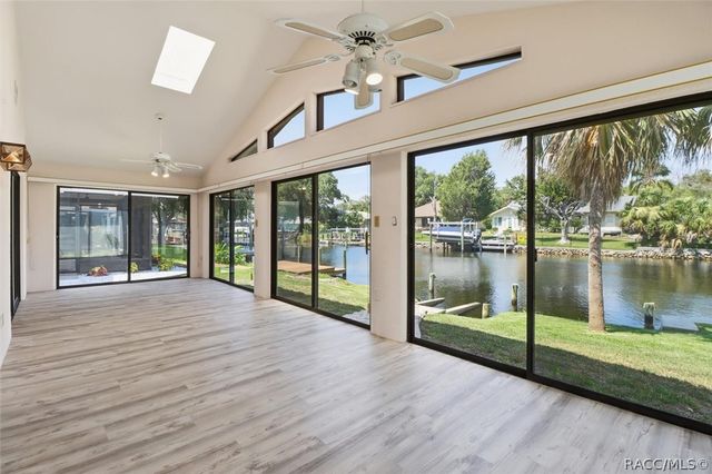 11621 W Riverhaven Drive, Homosassa, FL 34448