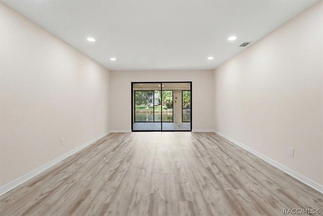 11621 W Riverhaven Drive, Homosassa, FL 34448