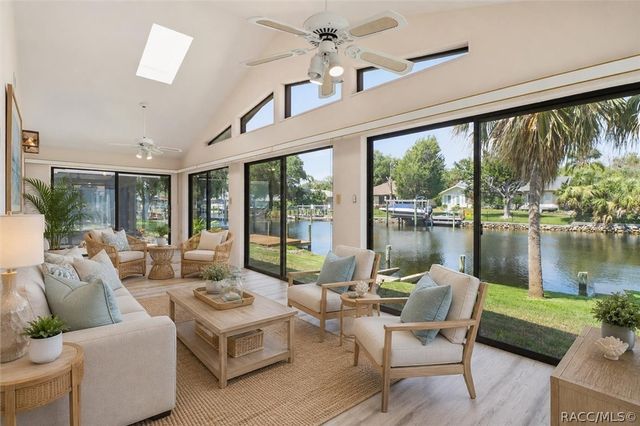 11621 W Riverhaven Drive, Homosassa, FL 34448
