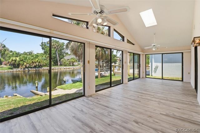 11621 W Riverhaven Drive, Homosassa, FL 34448