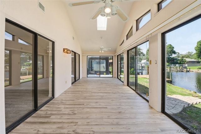 11621 W Riverhaven Drive, Homosassa, FL 34448