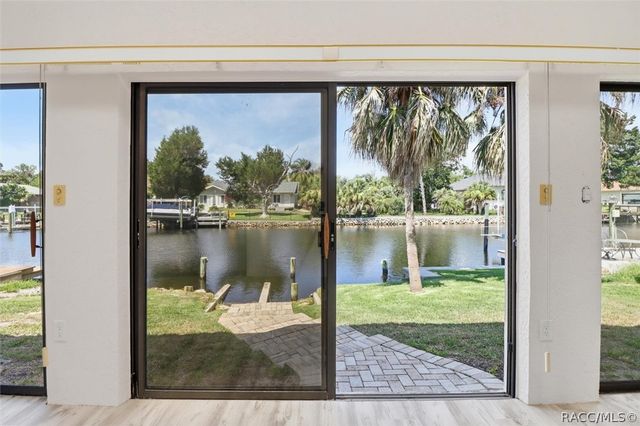 11621 W Riverhaven Drive, Homosassa, FL 34448
