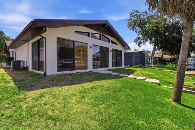 11621 W Riverhaven Drive, Homosassa, FL 34448
