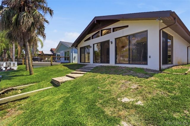11621 W Riverhaven Drive, Homosassa, FL 34448