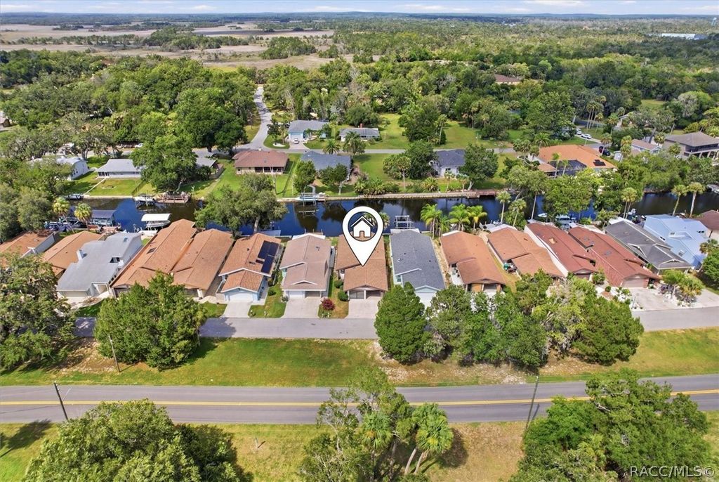 11621 W Riverhaven Drive, Homosassa, FL 34448
