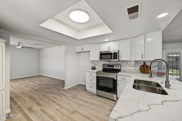 313 W PIUTE Avenue, Phoenix, AZ 85027