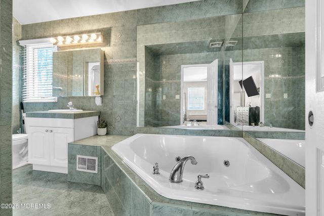 15 Lenape Trail, Freehold, NJ 07728