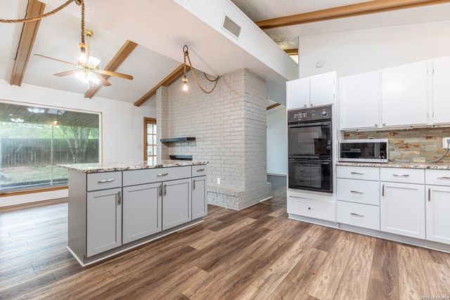 6111 WINDY FRST, San Antonio, TX 78239