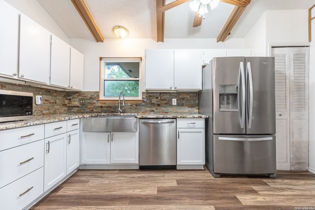 6111 WINDY FRST, San Antonio, TX 78239