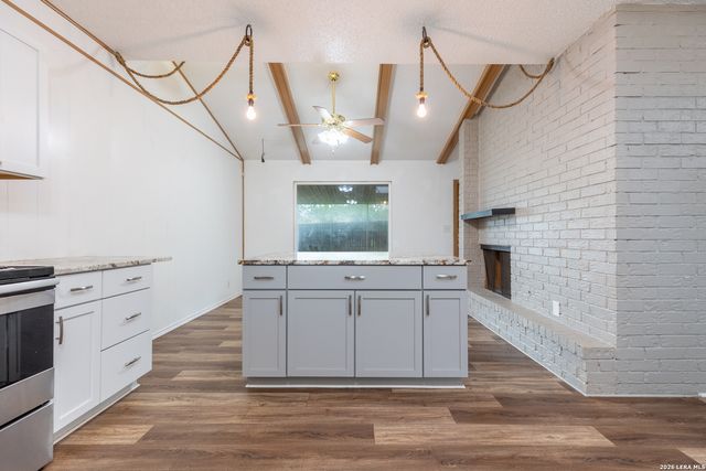 6111 WINDY FRST, San Antonio, TX 78239