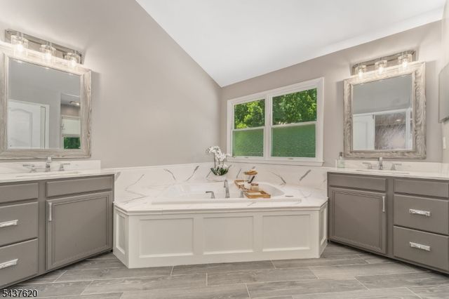 12 Wyckoff Rd, Bethlehem Twp., NJ 08827