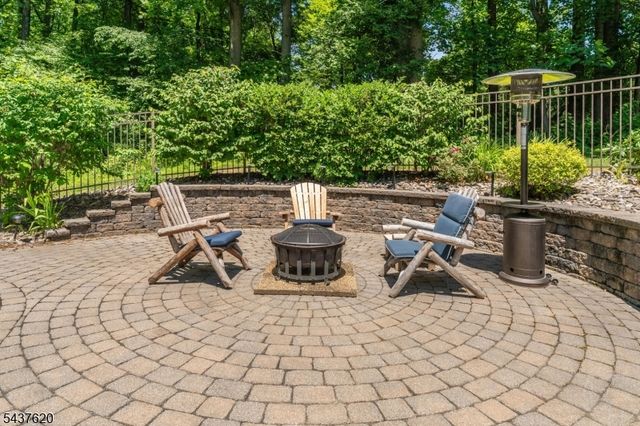 12 Wyckoff Rd, Bethlehem Twp., NJ 08827