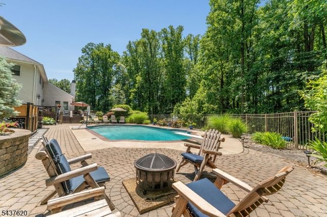 12 Wyckoff Rd, Bethlehem Twp., NJ 08827