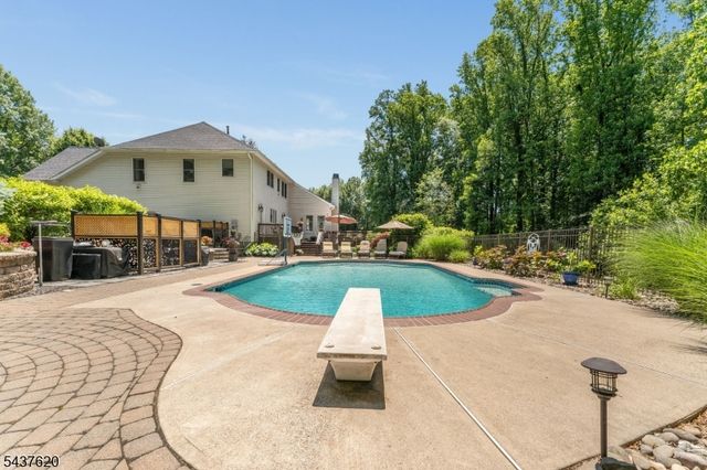 12 Wyckoff Rd, Bethlehem Twp., NJ 08827