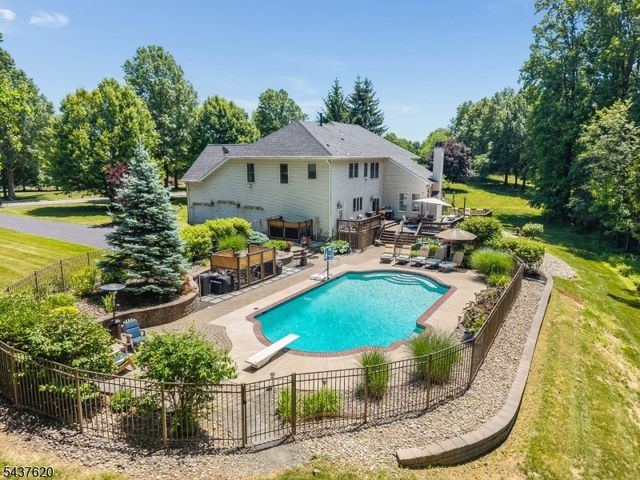 12 Wyckoff Rd, Bethlehem Twp., NJ 08827