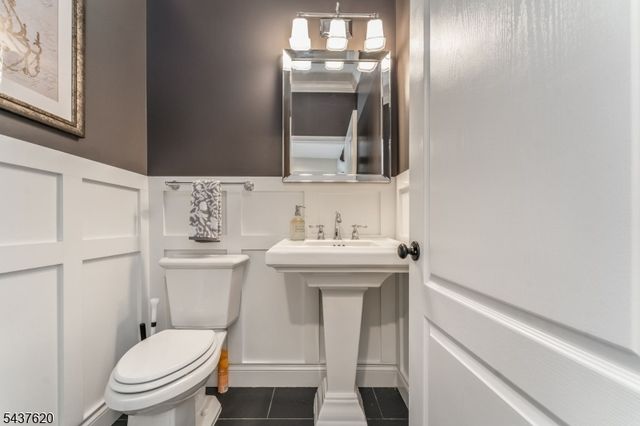12 Wyckoff Rd, Bethlehem Twp., NJ 08827