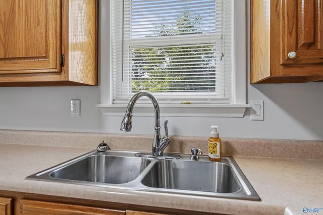 102 Cindy Drive, New Market, AL 35761