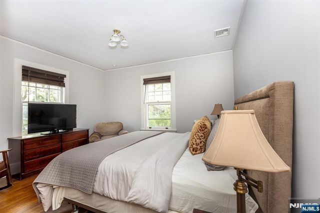 190 Ridgewood Avenue, Glen Ridge, NJ 07028