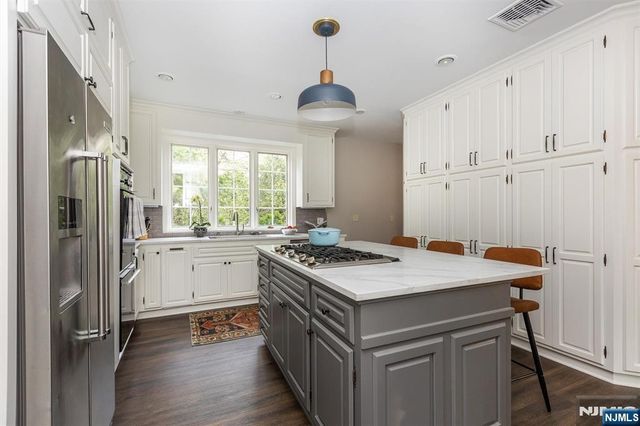 190 Ridgewood Avenue, Glen Ridge, NJ 07028