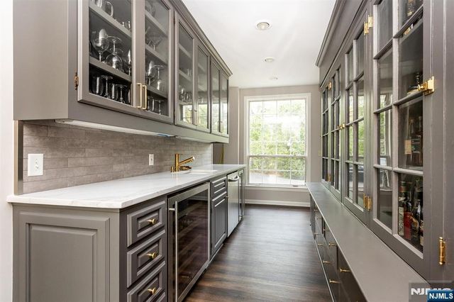 190 Ridgewood Avenue, Glen Ridge, NJ 07028