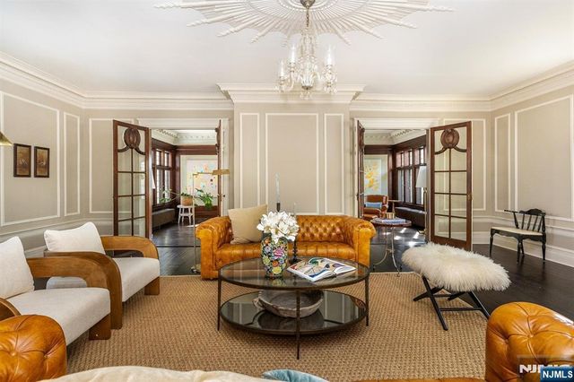 190 Ridgewood Avenue, Glen Ridge, NJ 07028