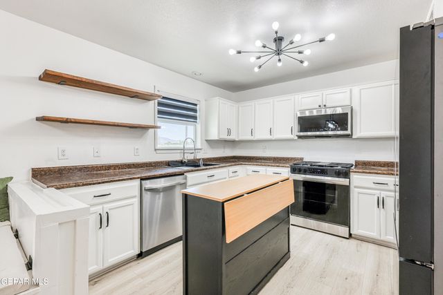 6300 MARY TARANGO Place, El Paso, TX 79932