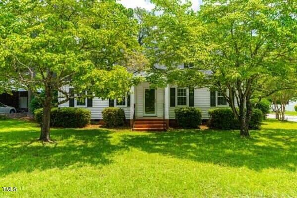 509 S Mckay Avenue, Dunn, NC 28334