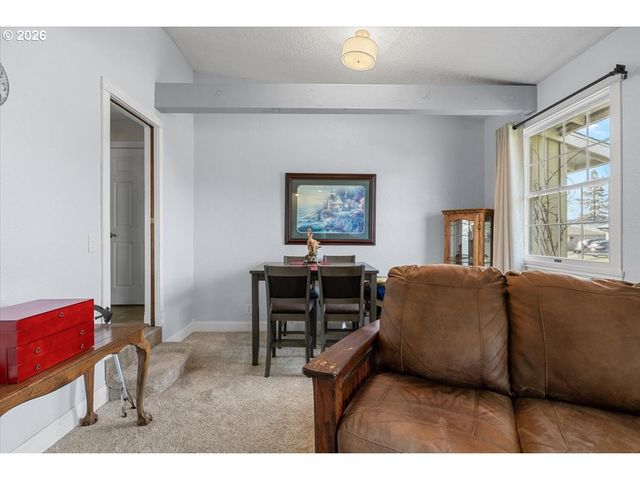 253 Nw GLENHART Ave, Winston, OR 97496