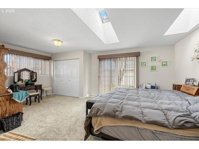 253 Nw GLENHART Ave, Winston, OR 97496