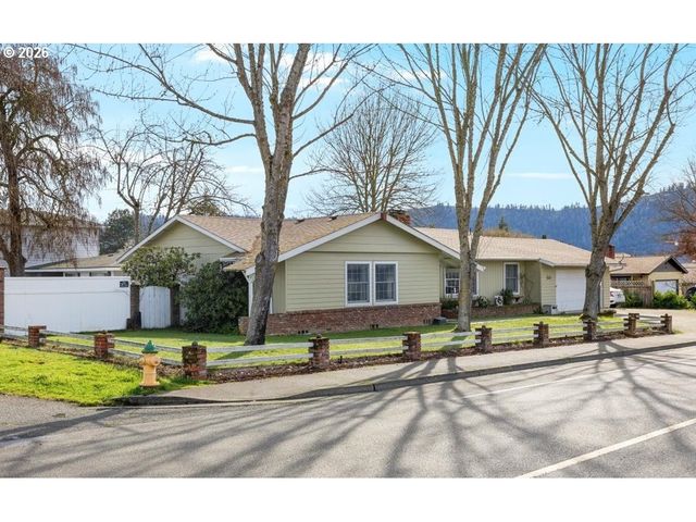 253 Nw GLENHART Ave, Winston, OR 97496