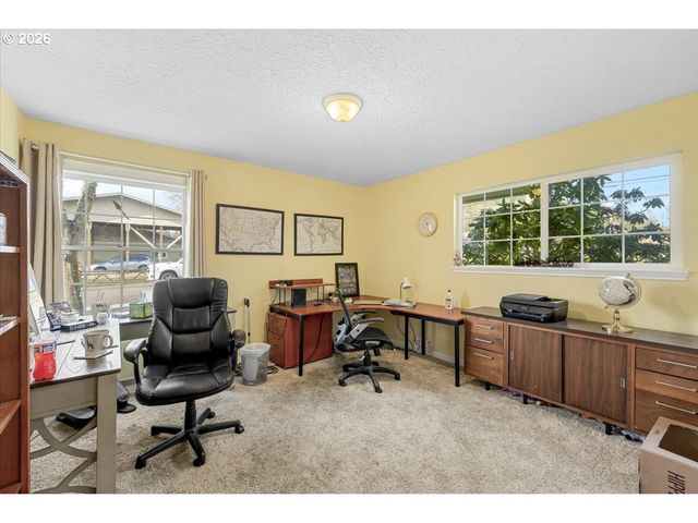 253 Nw GLENHART Ave, Winston, OR 97496