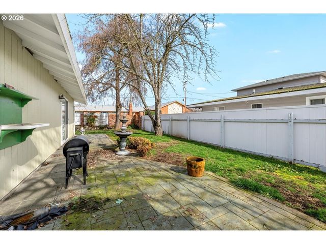 253 Nw GLENHART Ave, Winston, OR 97496