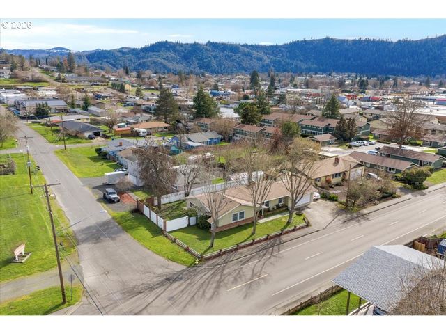 253 Nw GLENHART Ave, Winston, OR 97496