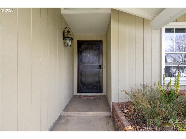 253 Nw GLENHART Ave, Winston, OR 97496