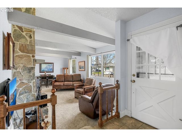 253 Nw GLENHART Ave, Winston, OR 97496