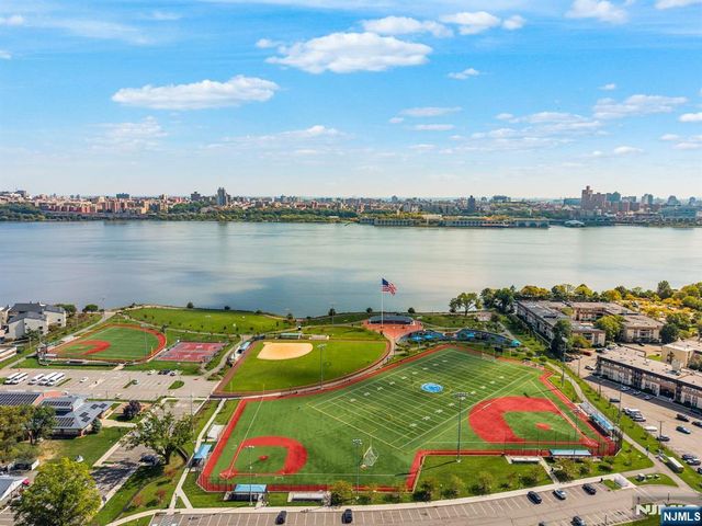 101 State Rt 5 206, Edgewater, NJ 07020