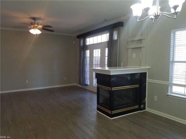 821 Lake CIR S, Chesapeake, VA 23322