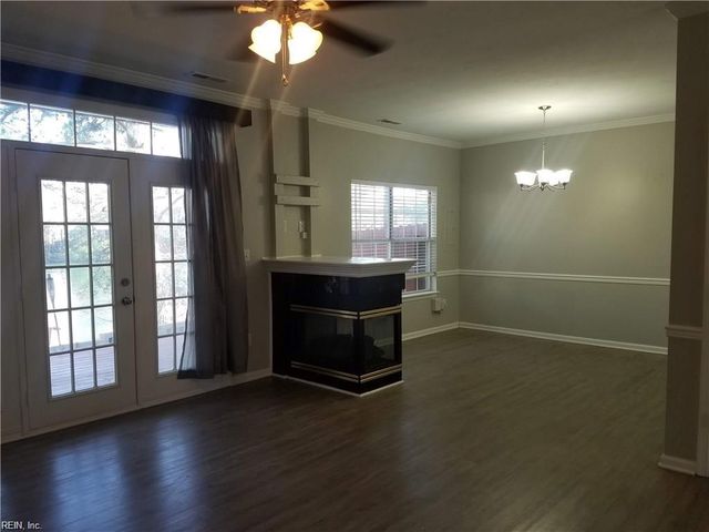 821 Lake CIR S, Chesapeake, VA 23322