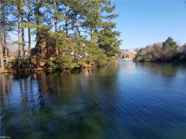 821 Lake CIR S, Chesapeake, VA 23322
