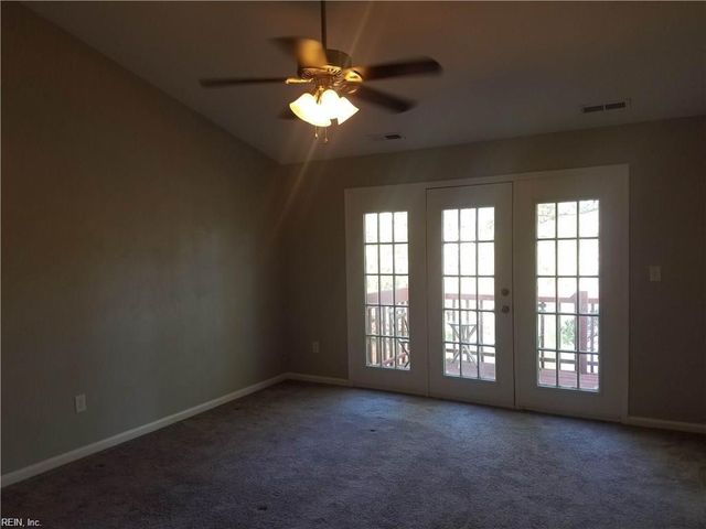 821 Lake CIR S, Chesapeake, VA 23322