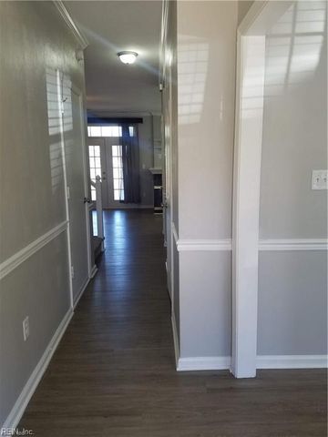 821 Lake CIR S, Chesapeake, VA 23322