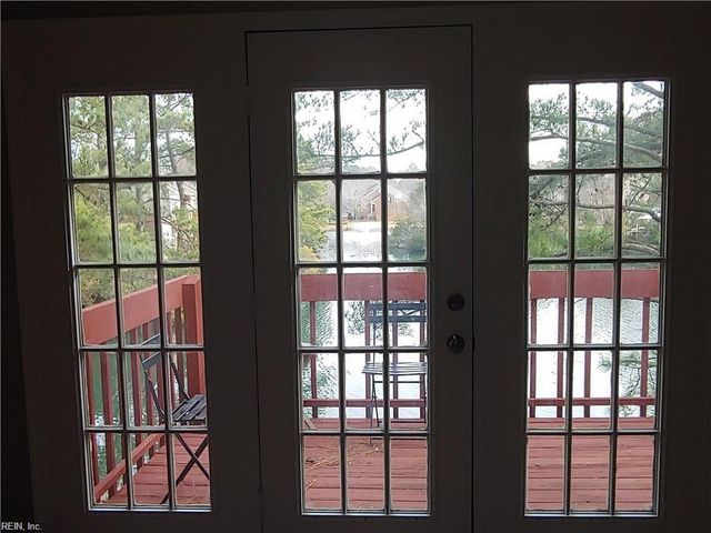 821 Lake CIR S, Chesapeake, VA 23322