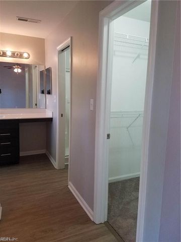 821 Lake CIR S, Chesapeake, VA 23322