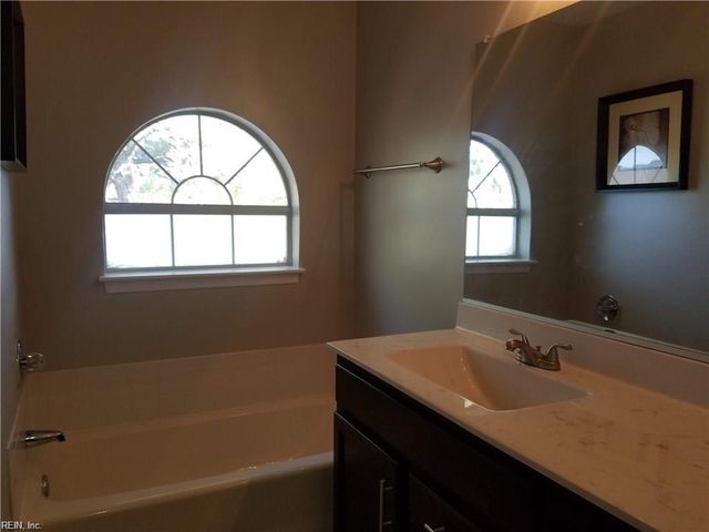 821 Lake CIR S, Chesapeake, VA 23322