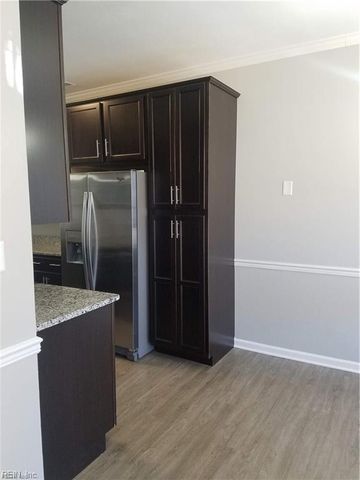 821 Lake CIR S, Chesapeake, VA 23322