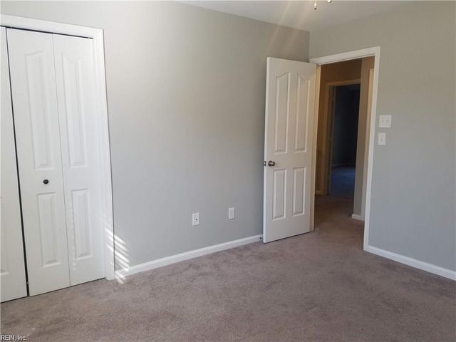 821 Lake CIR S, Chesapeake, VA 23322