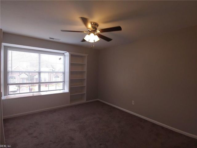 821 Lake CIR S, Chesapeake, VA 23322