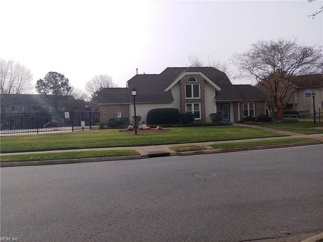 821 Lake CIR S, Chesapeake, VA 23322