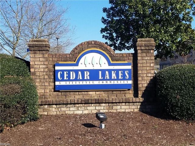 821 Lake CIR S, Chesapeake, VA 23322