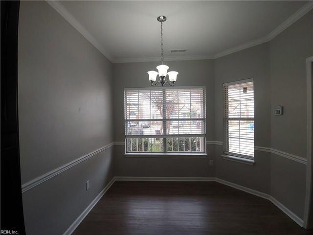 821 Lake CIR S, Chesapeake, VA 23322